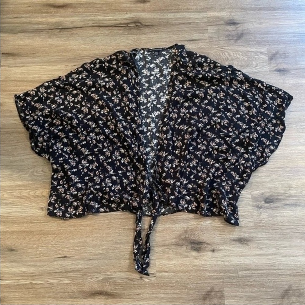American Eagle Outfitters Floral Kimono Tie Front and Ruffle